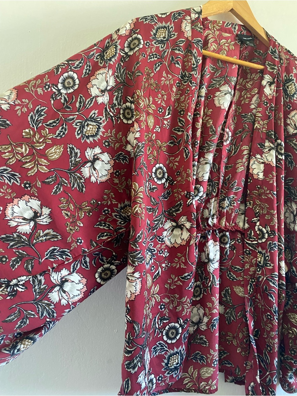 Wet Seal Floral Satin Kimono Top Size M/L Burgundy Boho Festival - Picture 5 of 9